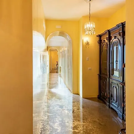 アパート Elegant Historic Large House On グラヴェドーナ