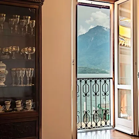 Elegant Historic Large House On Lejlighed